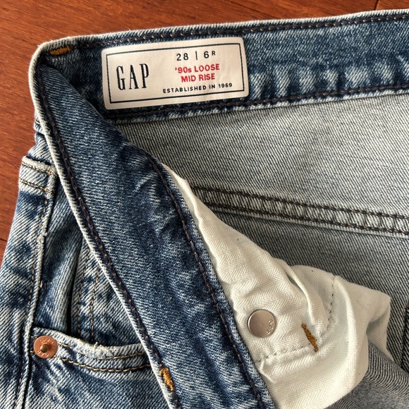 GAP Mid Rise 90’s Loose Mid Rise Jeans - Picture 3 of 10
